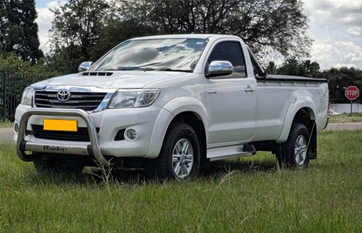 Toyota-Hilux-D4D-white
